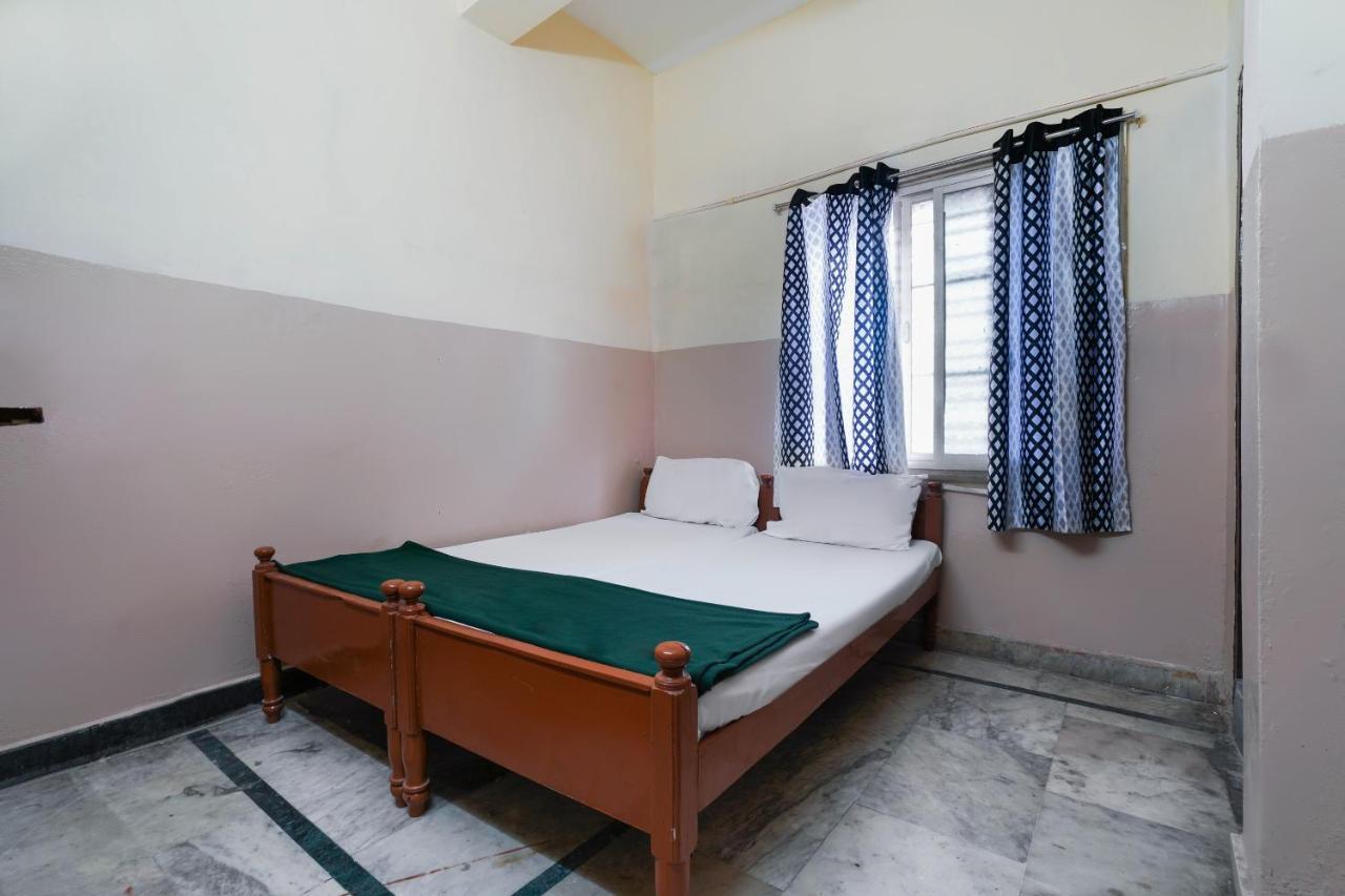 Spot On Sri Sai Lohith Lodge Near Snow World Secundurabad Exterior foto